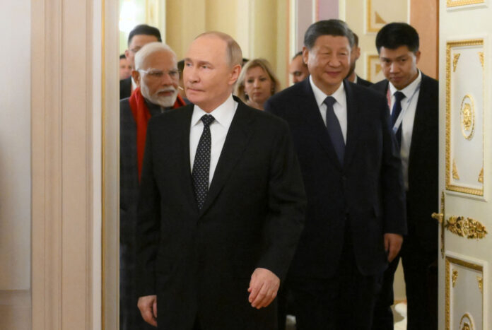 2024-10-22T192327Z_1370683257_RC2VPAACR3DA_RTRMADP_5_RUSSIA-BRICS-DINNER