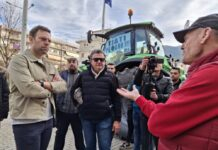 Στο μπλόκο των αγροτών στη Λιβαδειά ο Στέφανος Κασσελάκης