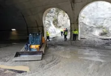 Κακοκαιρία Bora: Παραμένει κλειστή η σήραγγα στα Τέμπη – Εκτός λειτουργίας η σιδηροδρομική γραμμή