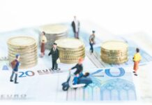 Οι εξαγγελίες δεν αρκούν για να καλυφθεί η μεγάλη απόσταση ανάμεσα στους μισθούς και στο κόστος ζωής